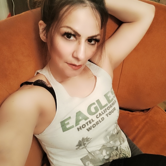 Meet your Posher, Jennifer - Picture 3 of 16